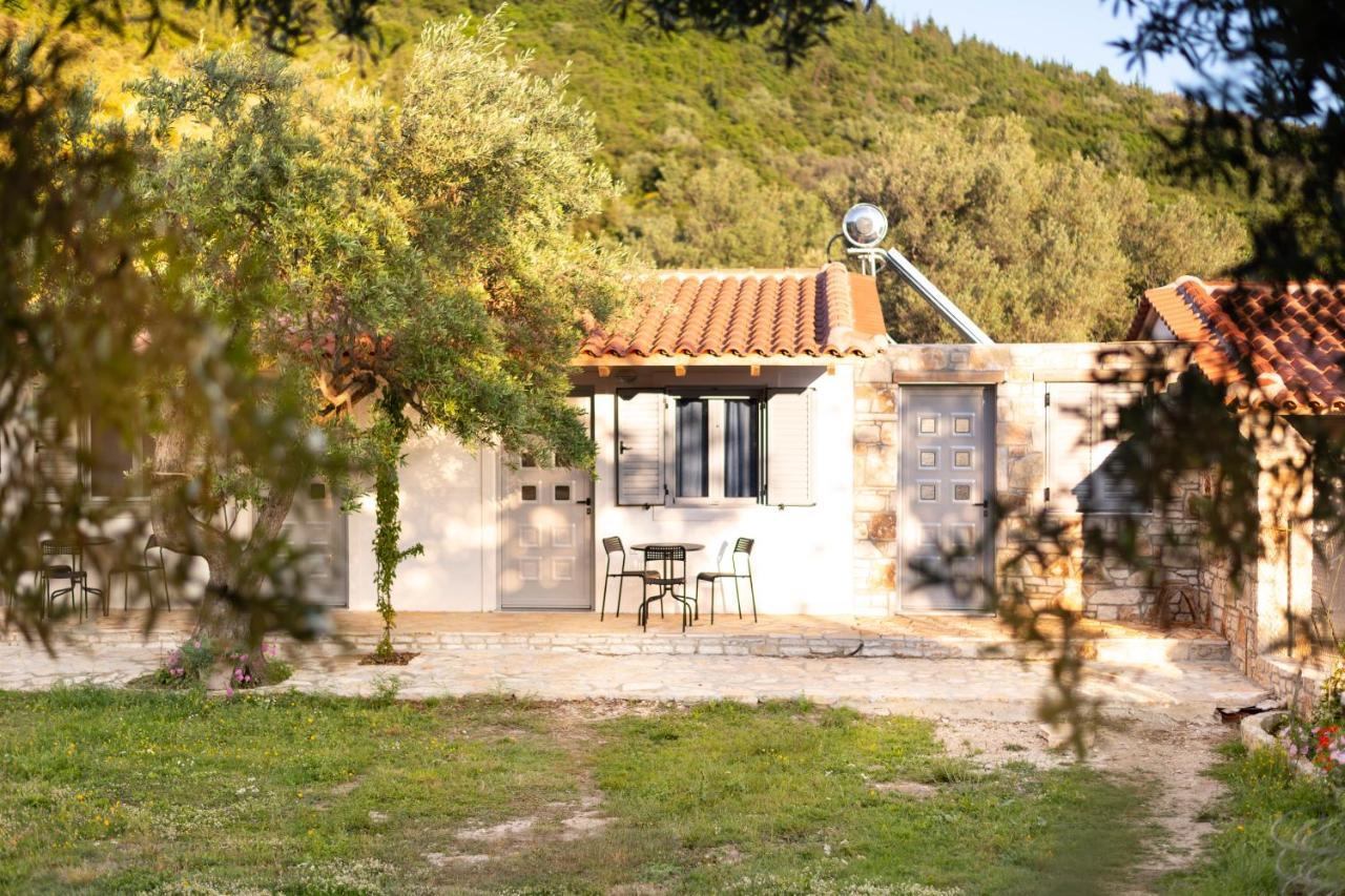 Janakis Garden Livadi Apartahotel
